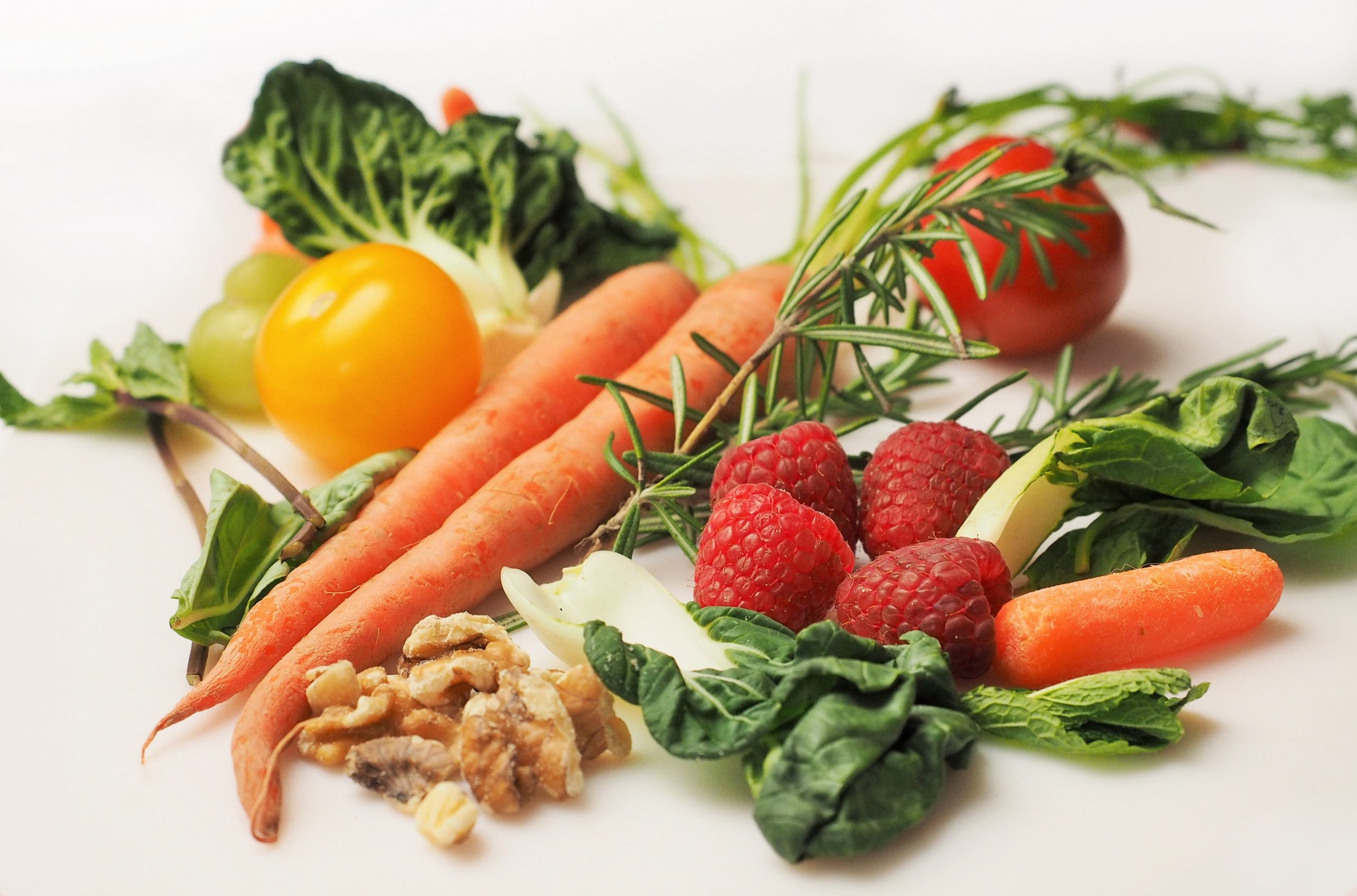 Bildet viser masse forskjellige grønnsaker.